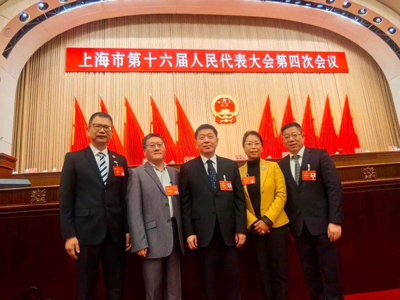 直击上海两会！听东华声音