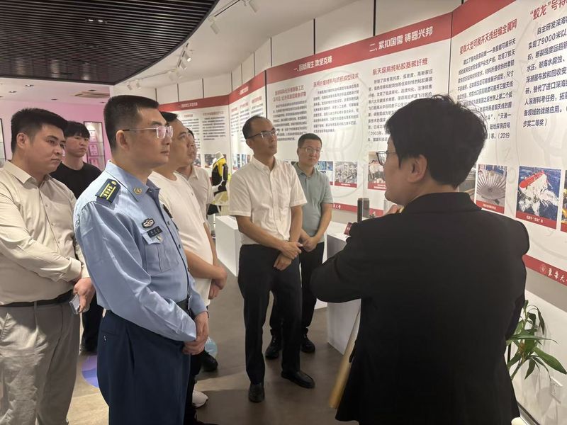 石狮市副市长蔡鸿强一行来校调研...