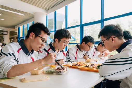 奉贤致远中学校服图片